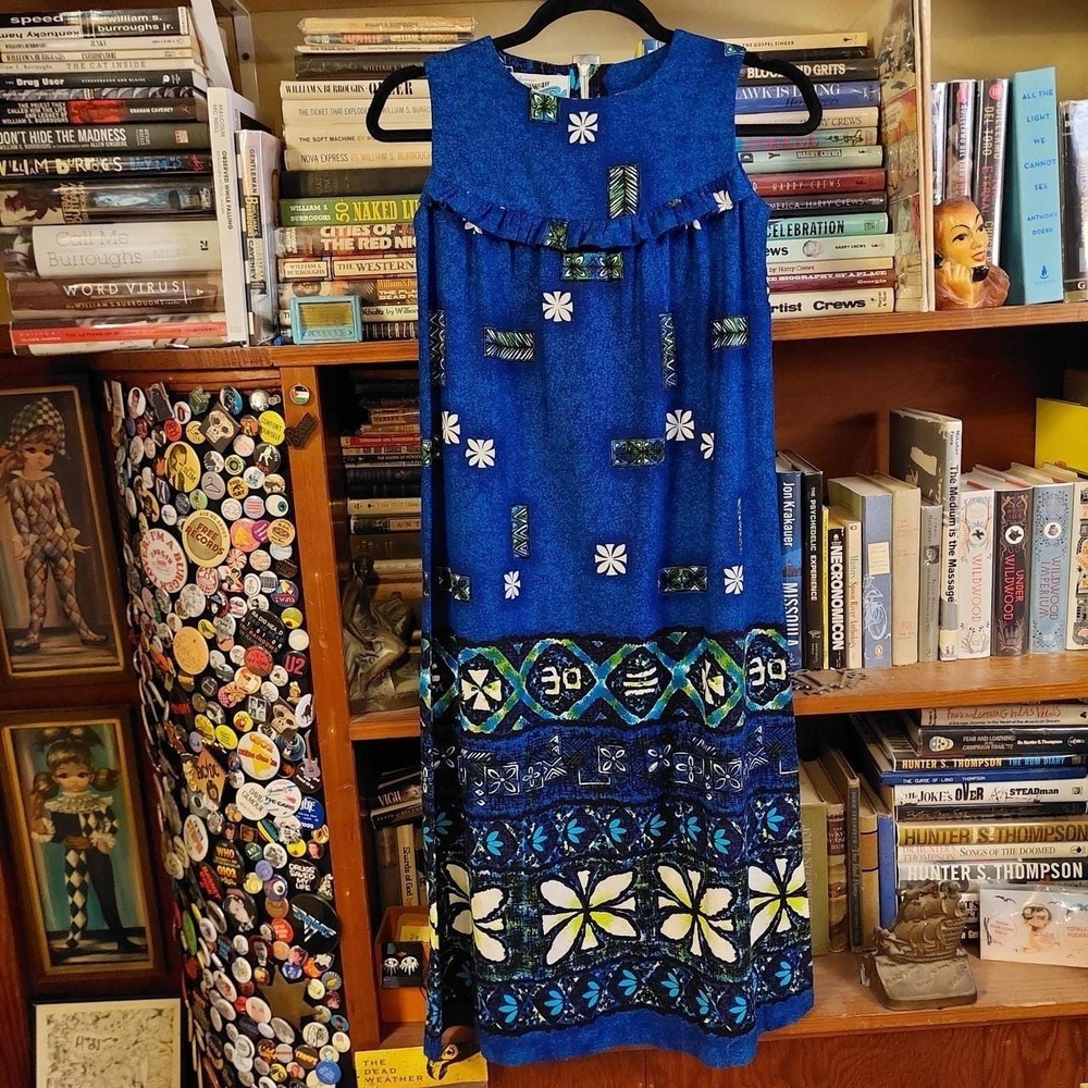 Vintage 1960s Penneys Hawaii Blue Tiki Floral Ruffle Shift Dress Extra Small